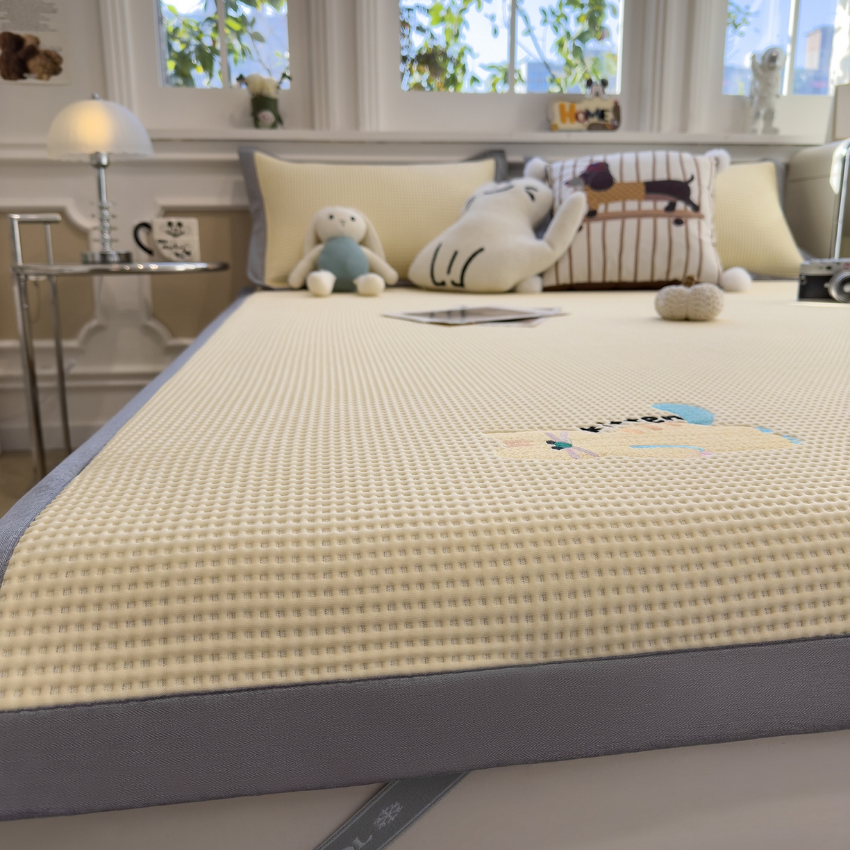 91家纺网 家纺一手货源 找家纺 （总）几禾 2026新款华夫格刺绣款凉席-床席款