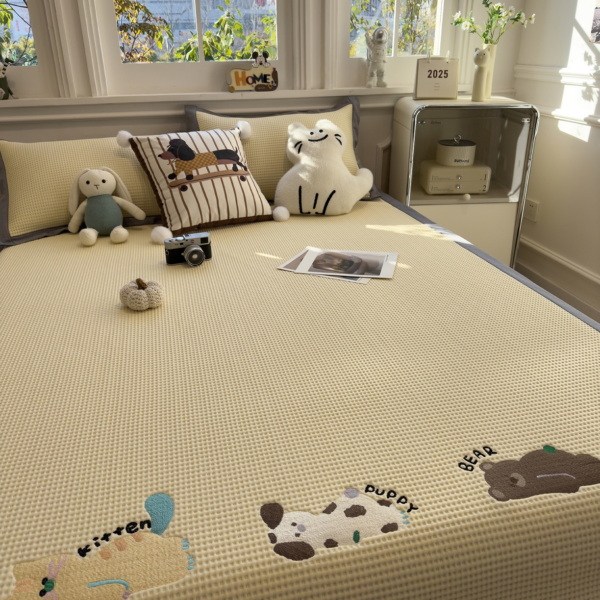 91家纺网 家纺一手货源 找家纺 几禾 2026新款华夫格刺绣款凉席-床席款 懒懒小憩-床席款