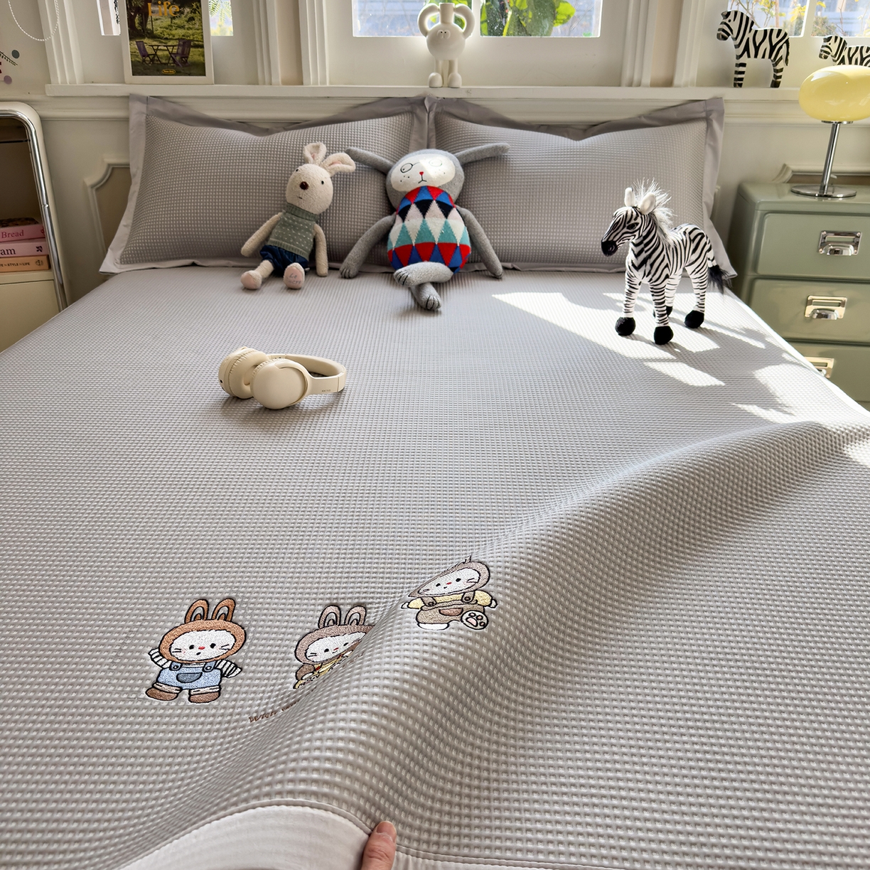 91家纺网 家纺一手货源 找家纺 （总）几禾 2026新款华夫格刺绣款凉席-床席款