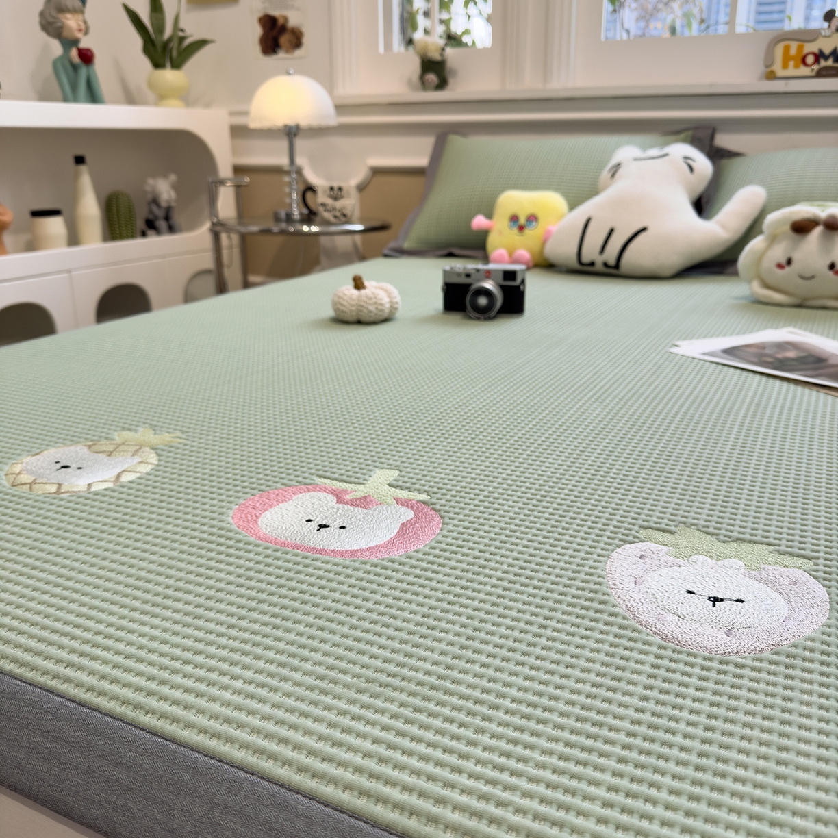 91家纺网 家纺一手货源 找家纺 几禾 2026新款华夫格刺绣款凉席-床席款 奶冻喵-果绿-床席款