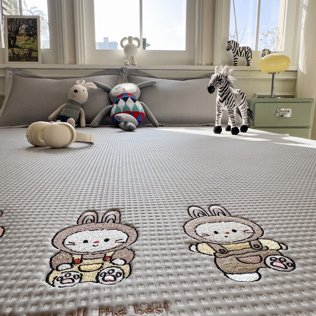 91家纺网 家纺一手货源 找家纺 几禾 2026新款华夫格刺绣款凉席-床席款 兔免星人-床席款