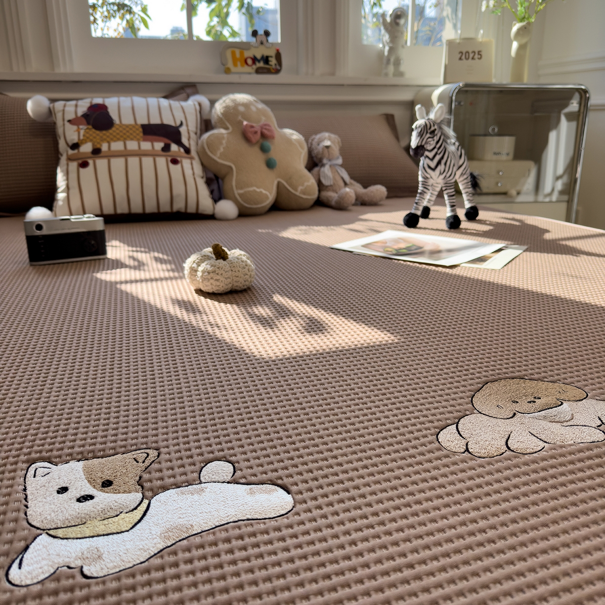 91家纺网 家纺一手货源 找家纺 几禾 2026新款华夫格刺绣款凉席-床席款 躺躺岛-咖啡棕-床席款