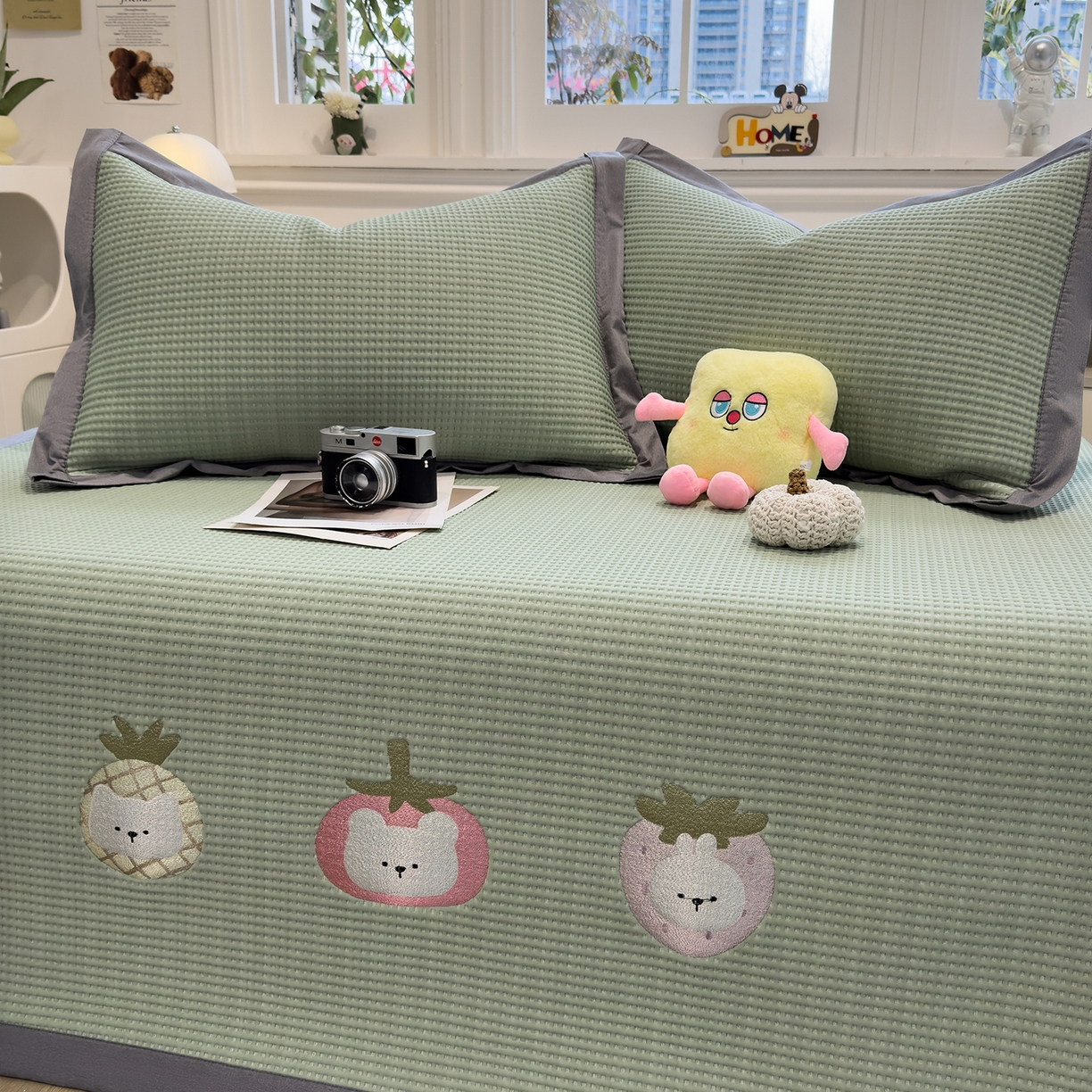 91家纺网 家纺一手货源 找家纺 几禾 2026新款华夫格刺绣款凉席-床席款 奶冻喵-果绿-床席款