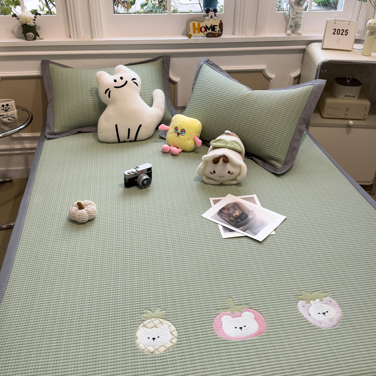 91家纺网 家纺一手货源 找家纺 几禾 2026新款华夫格刺绣款凉席-床席款 奶冻喵-果绿-床席款