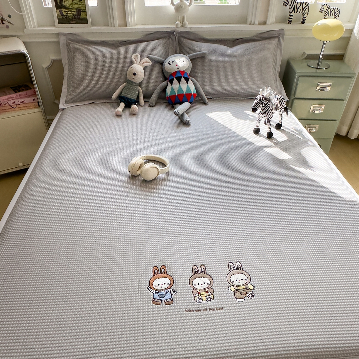 91家纺网 家纺一手货源 找家纺 几禾 2026新款华夫格刺绣款凉席-床席款 兔免星人-床席款