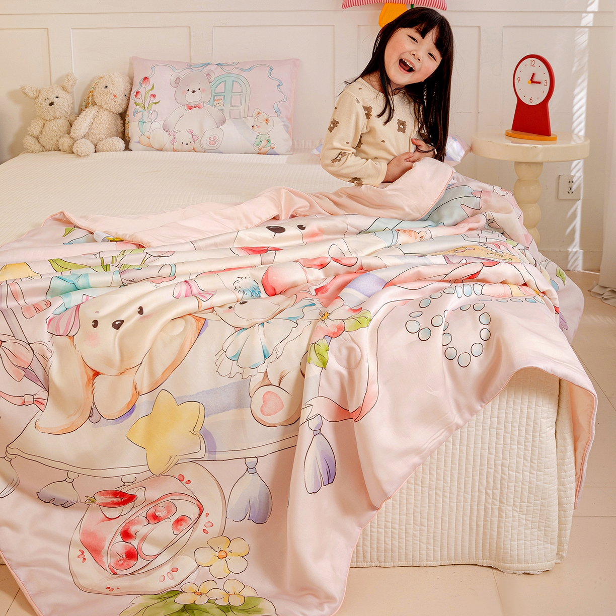 91家纺网 家纺一手货源 找家纺 十九色 2026新款数码印花大版莱赛尔儿童夏被夏凉被 草莓鹿鹿