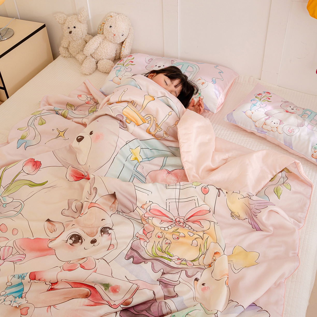 91家纺网 家纺一手货源 找家纺 十九色 2026新款数码印花大版莱赛尔儿童夏被夏凉被 草莓鹿鹿