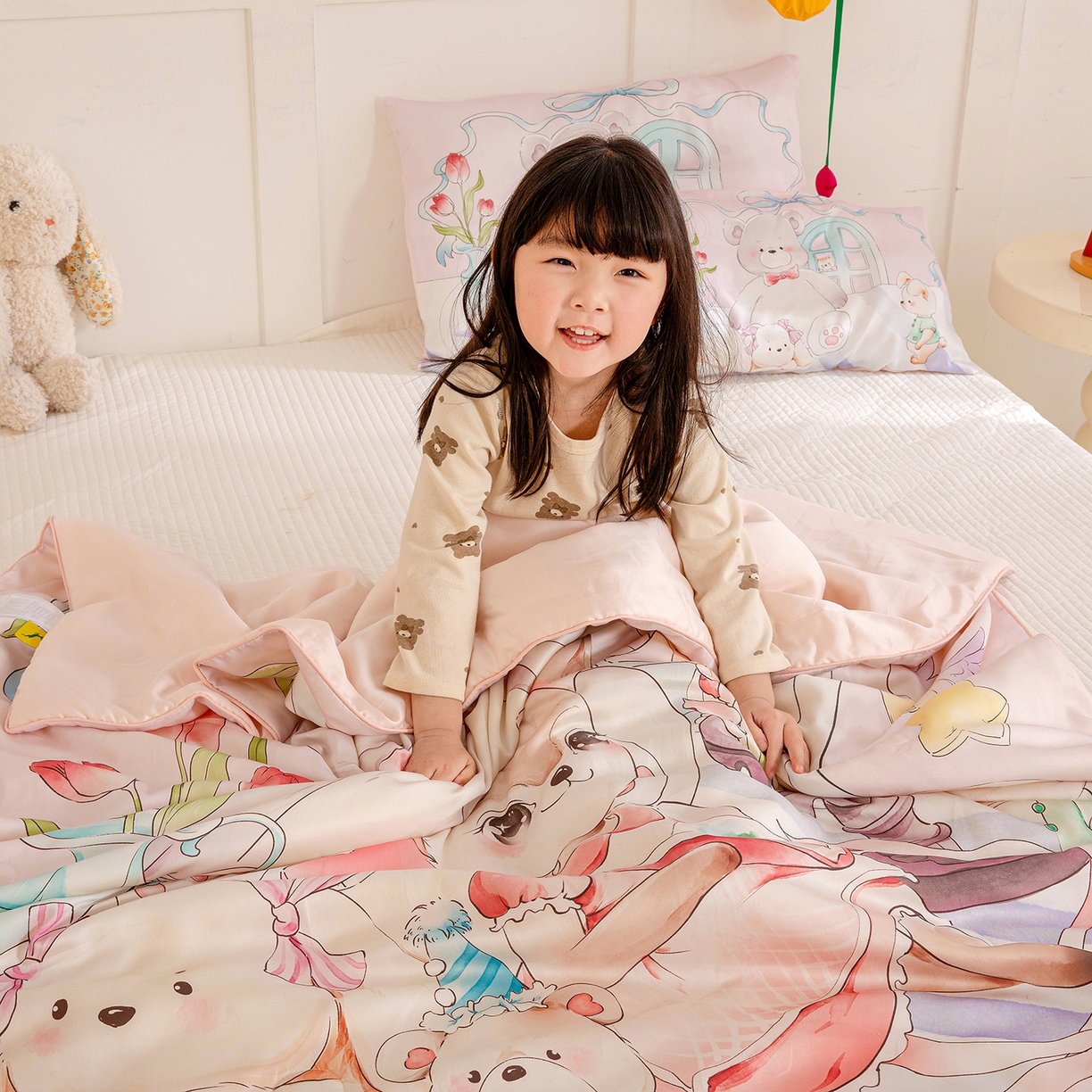 91家纺网 家纺一手货源 找家纺 十九色 2026新款数码印花大版莱赛尔儿童夏被夏凉被 草莓鹿鹿