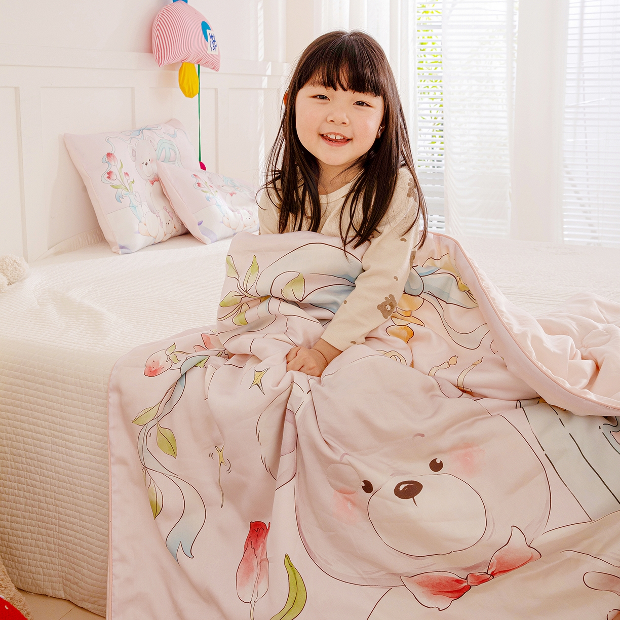 91家纺网 家纺一手货源 找家纺 十九色 2026新款数码印花大版莱赛尔儿童夏被夏凉被 草莓鹿鹿