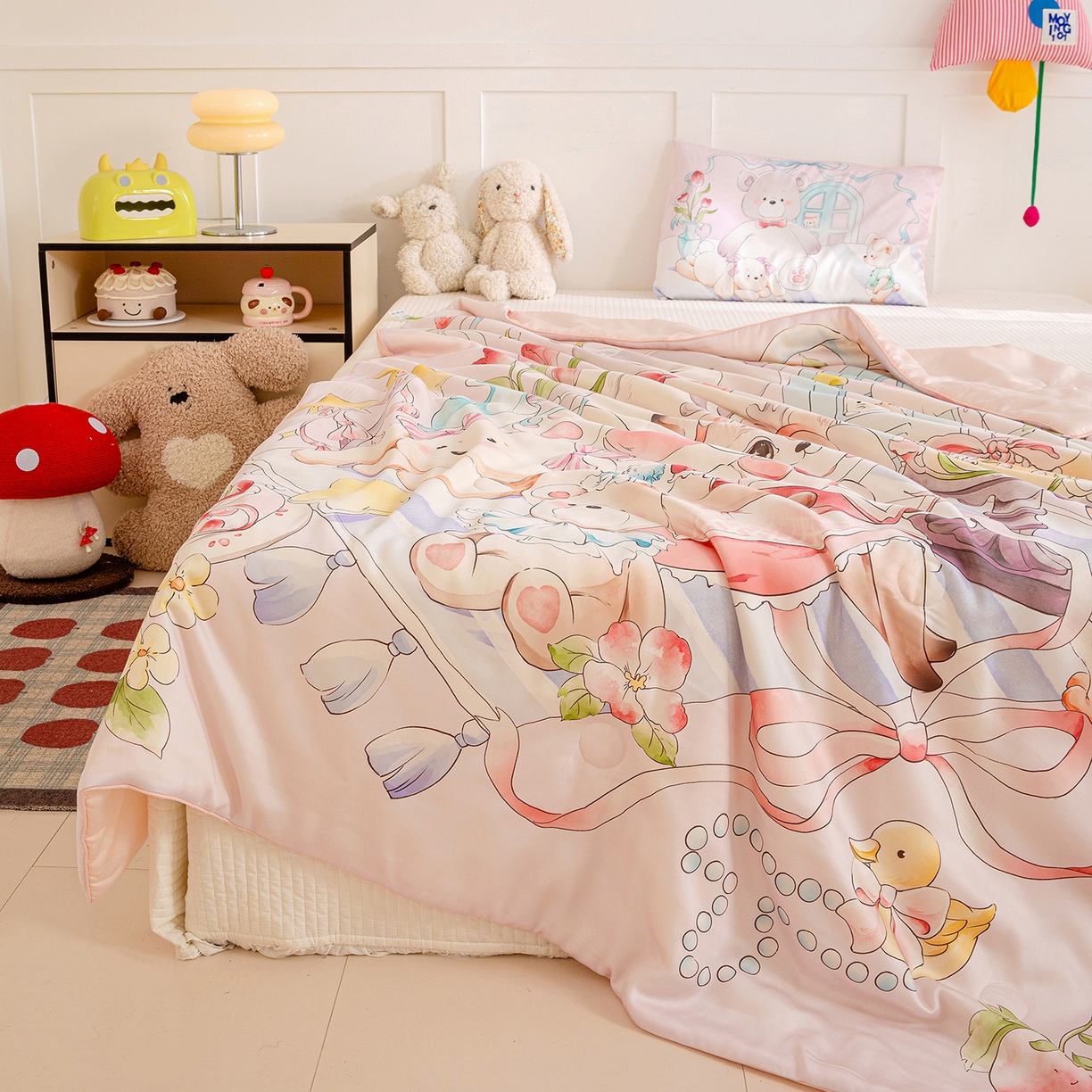 91家纺网 家纺一手货源 找家纺 十九色 2026新款数码印花大版莱赛尔儿童夏被夏凉被 草莓鹿鹿