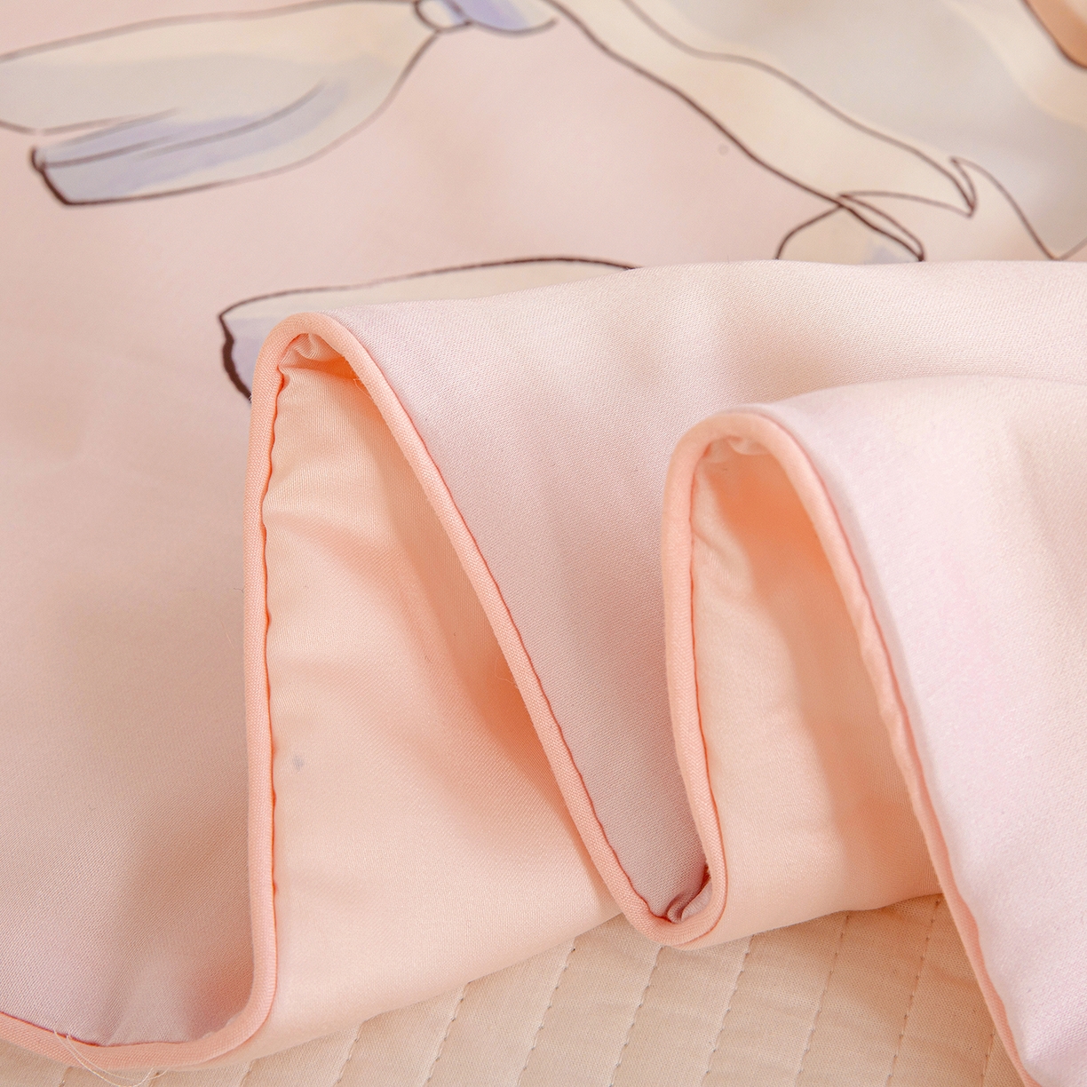 91家纺网 家纺一手货源 找家纺 十九色 2026新款数码印花大版莱赛尔儿童夏被夏凉被 草莓鹿鹿