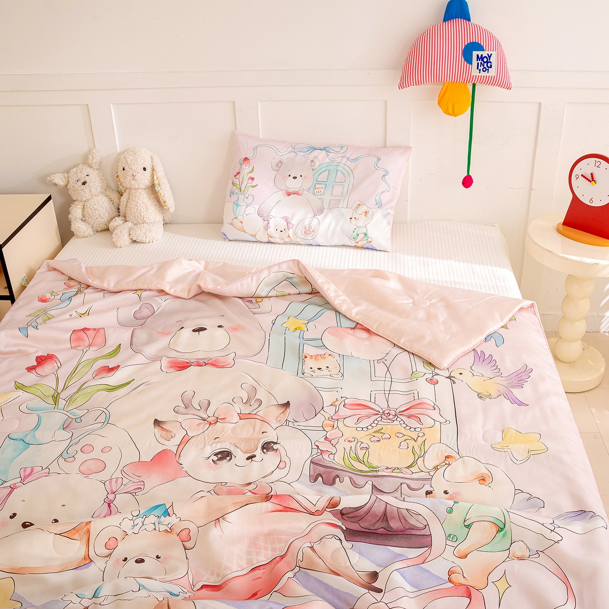 91家纺网 家纺一手货源 找家纺 十九色 2026新款数码印花大版莱赛尔儿童夏被夏凉被 草莓鹿鹿