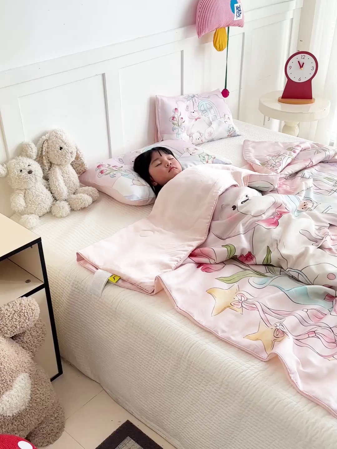 91家纺网 家纺一手货源 找家纺 十九色 2026新款数码印花大版莱赛尔儿童夏被夏凉被 草莓鹿鹿