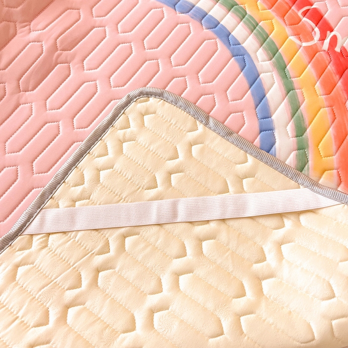 91家纺网 家纺一手货源 找家纺 518家纺 2026新款凉感冰丝裸睡乳胶凉席系列平铺款凉席席子 彩虹兔