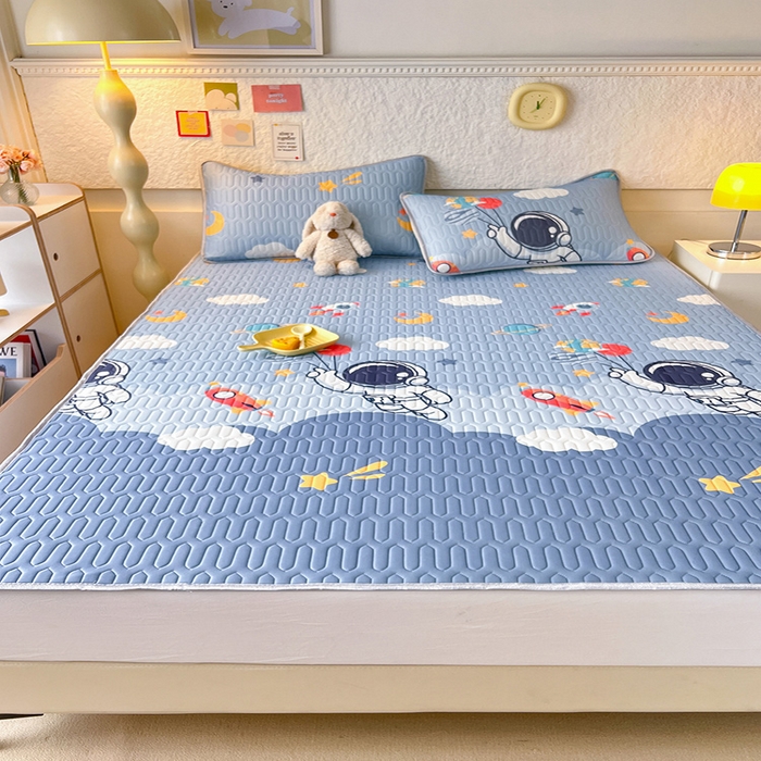 91家纺网 家纺一手货源 找家纺 518家纺 2026新款凉感冰丝裸睡乳胶凉席系列平铺款凉席席子 宇航员