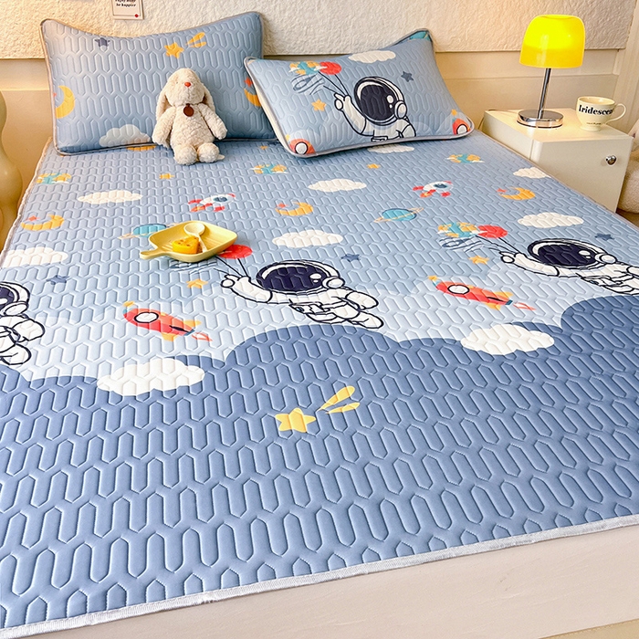 91家纺网 家纺一手货源 找家纺 518家纺 2026新款凉感冰丝裸睡乳胶凉席系列平铺款凉席席子 宇航员