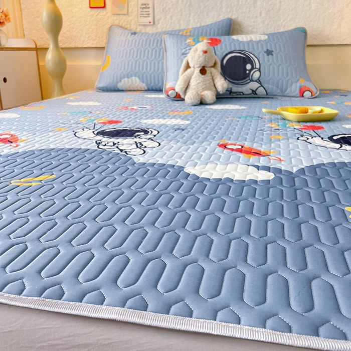 91家纺网 家纺一手货源 找家纺 518家纺 2026新款凉感冰丝裸睡乳胶凉席系列平铺款凉席席子 宇航员