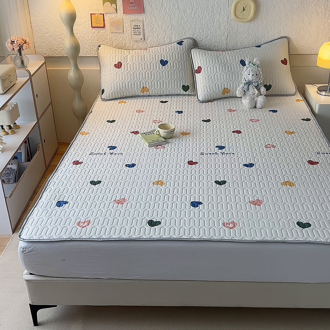 91家纺网 家纺一手货源 找家纺 518家纺 2026新款凉感冰丝裸睡乳胶凉席系列平铺款凉席席子 遇见