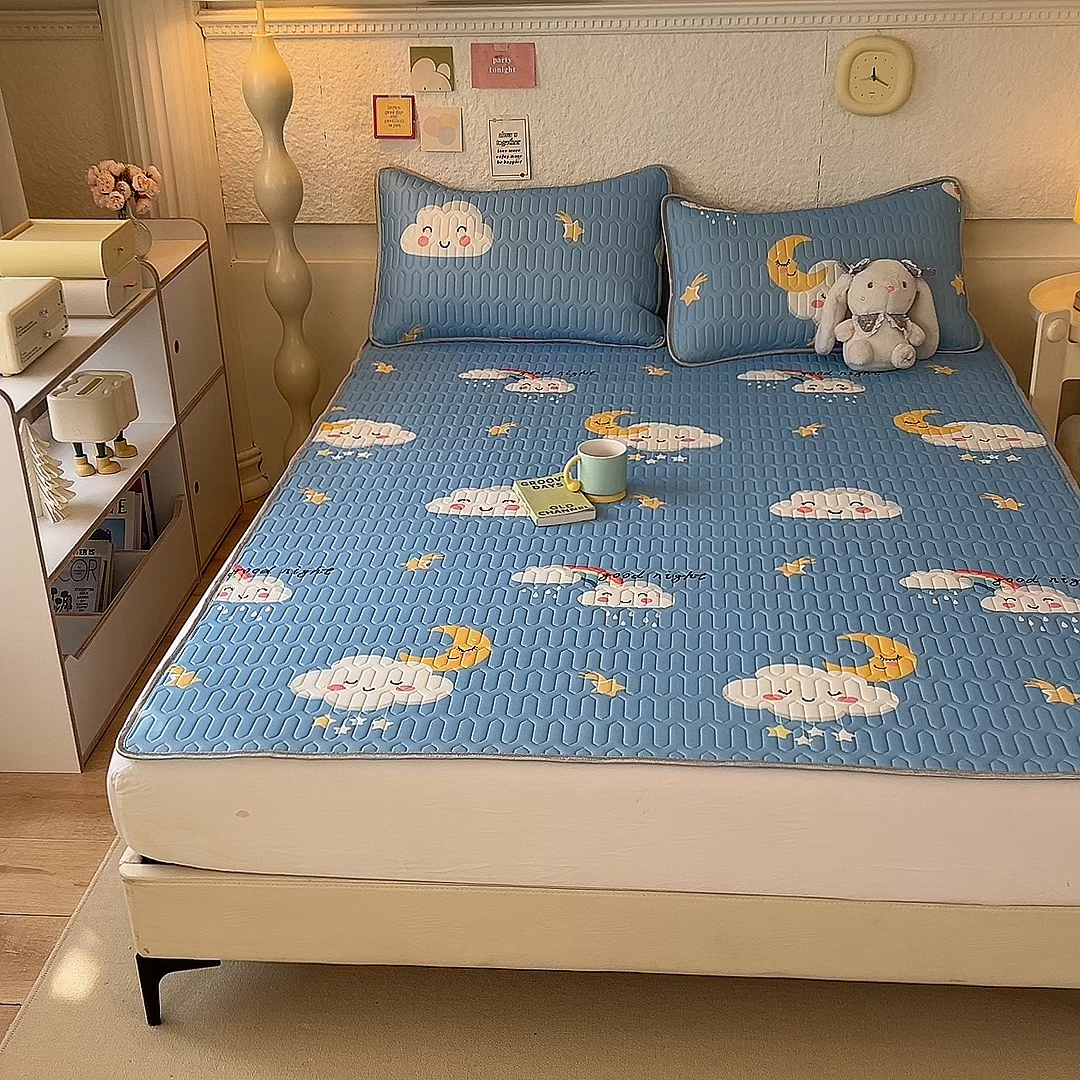 91家纺网 家纺一手货源 找家纺 518家纺 2026新款凉感冰丝裸睡乳胶凉席系列平铺款凉席席子 可爱云朵