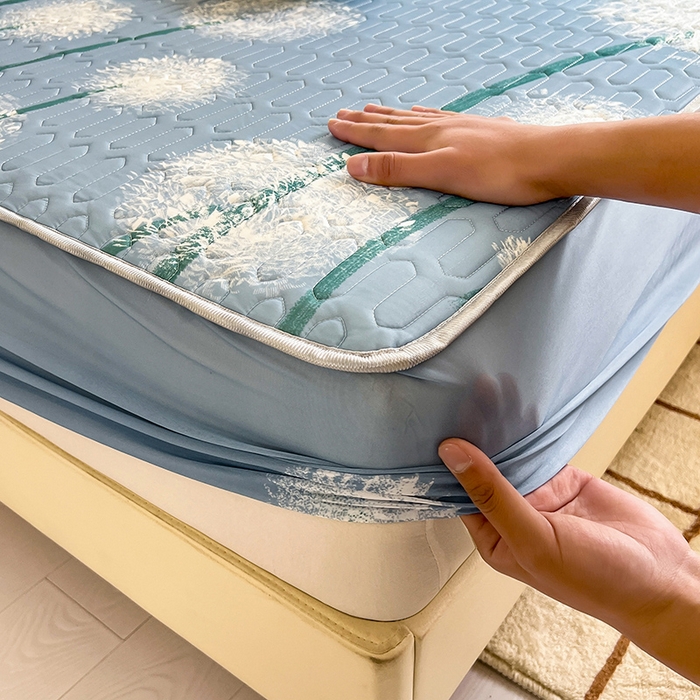 91家纺网 家纺一手货源 找家纺 518家纺 2026新款凉感冰丝裸睡乳胶凉席系列床笠款凉席席子 飞舞