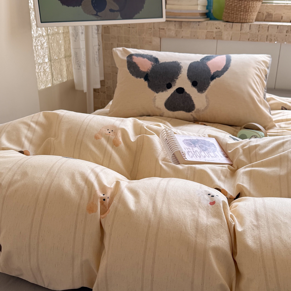 91家纺网 家纺一手货源 找家纺 桃子家居 2026A类纯棉水洗原生态棉麻数码印花大版枕套混搭卡通小清新韩国小布袋系列四件套 棉麻混搭-奶咖小狗