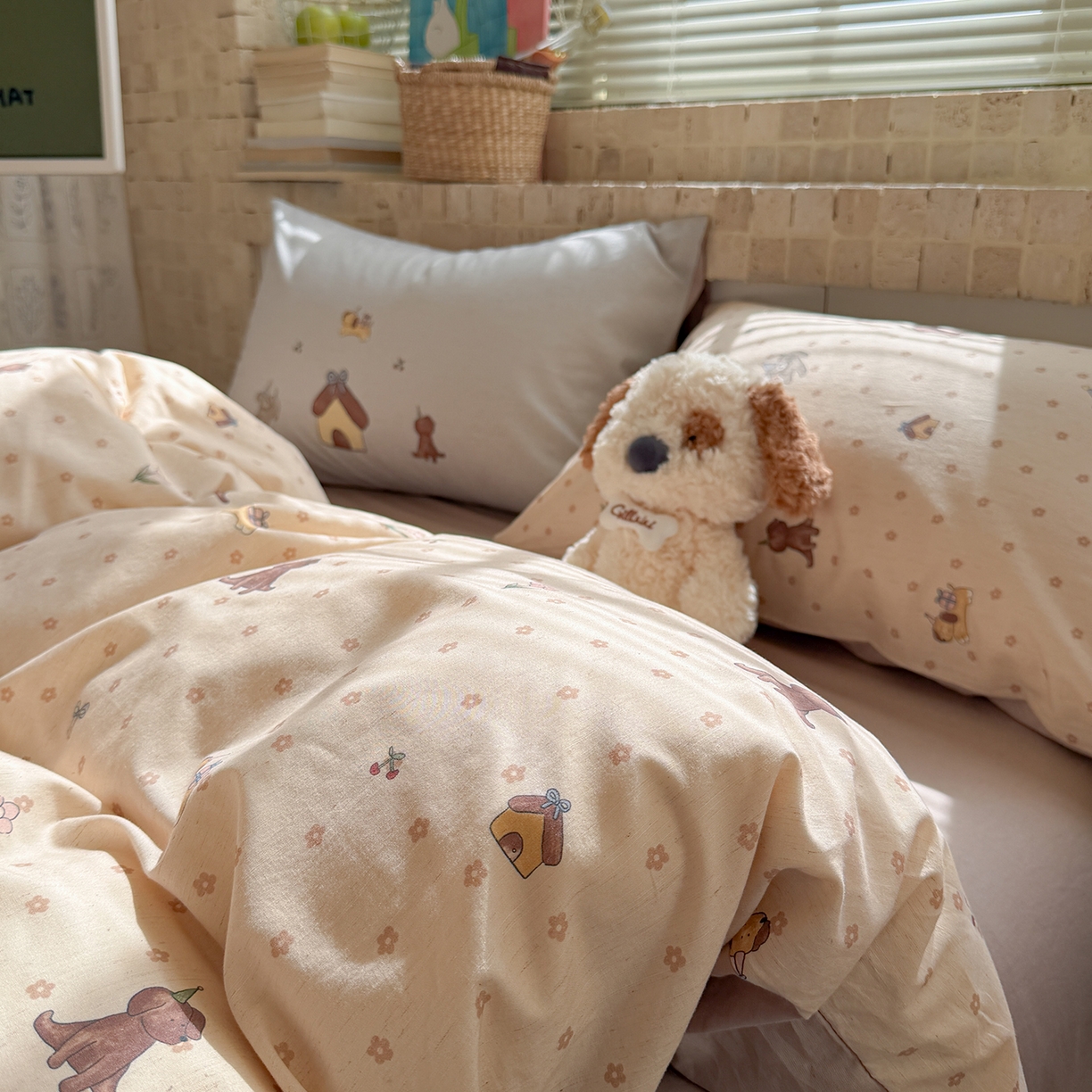 91家纺网 家纺一手货源 找家纺 桃子家居 2026A类纯棉水洗原生态棉麻数码印花大版枕套混搭卡通小清新韩国小布袋系列四件套 棉麻混搭-奶芙小狗屋