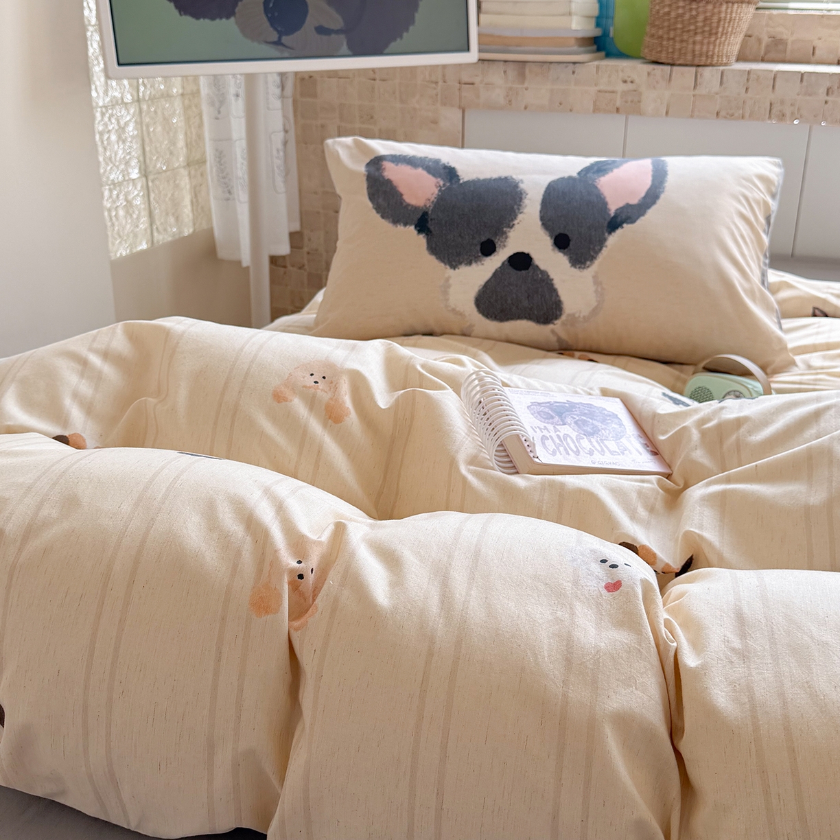 91家纺网 家纺一手货源 找家纺 桃子家居 2026A类纯棉水洗原生态棉麻数码印花大版枕套混搭卡通小清新韩国小布袋系列四件套 棉麻混搭-奶咖小狗