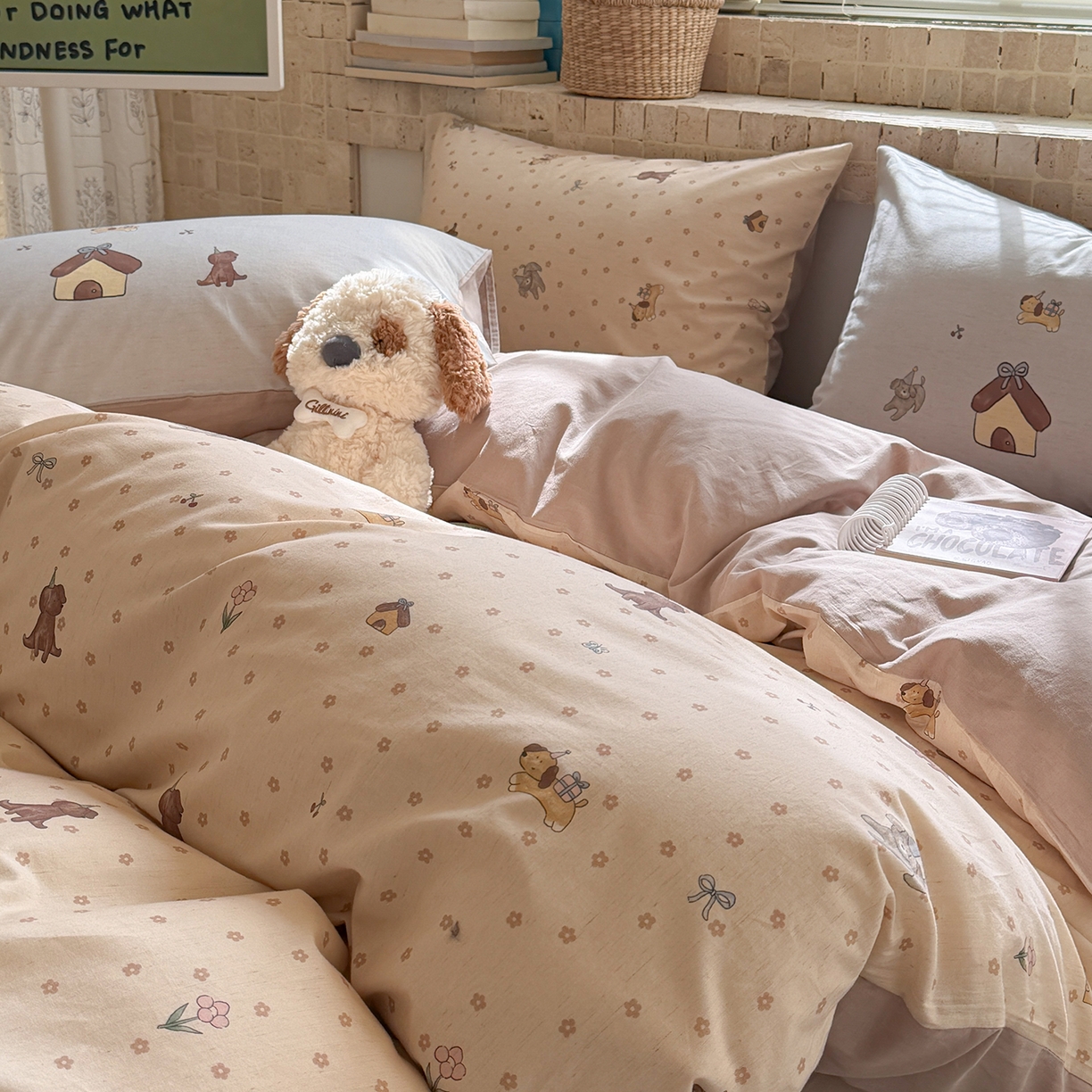 91家纺网 家纺一手货源 找家纺 桃子家居 2026A类纯棉水洗原生态棉麻数码印花大版枕套混搭卡通小清新韩国小布袋系列四件套 棉麻混搭-奶芙小狗屋