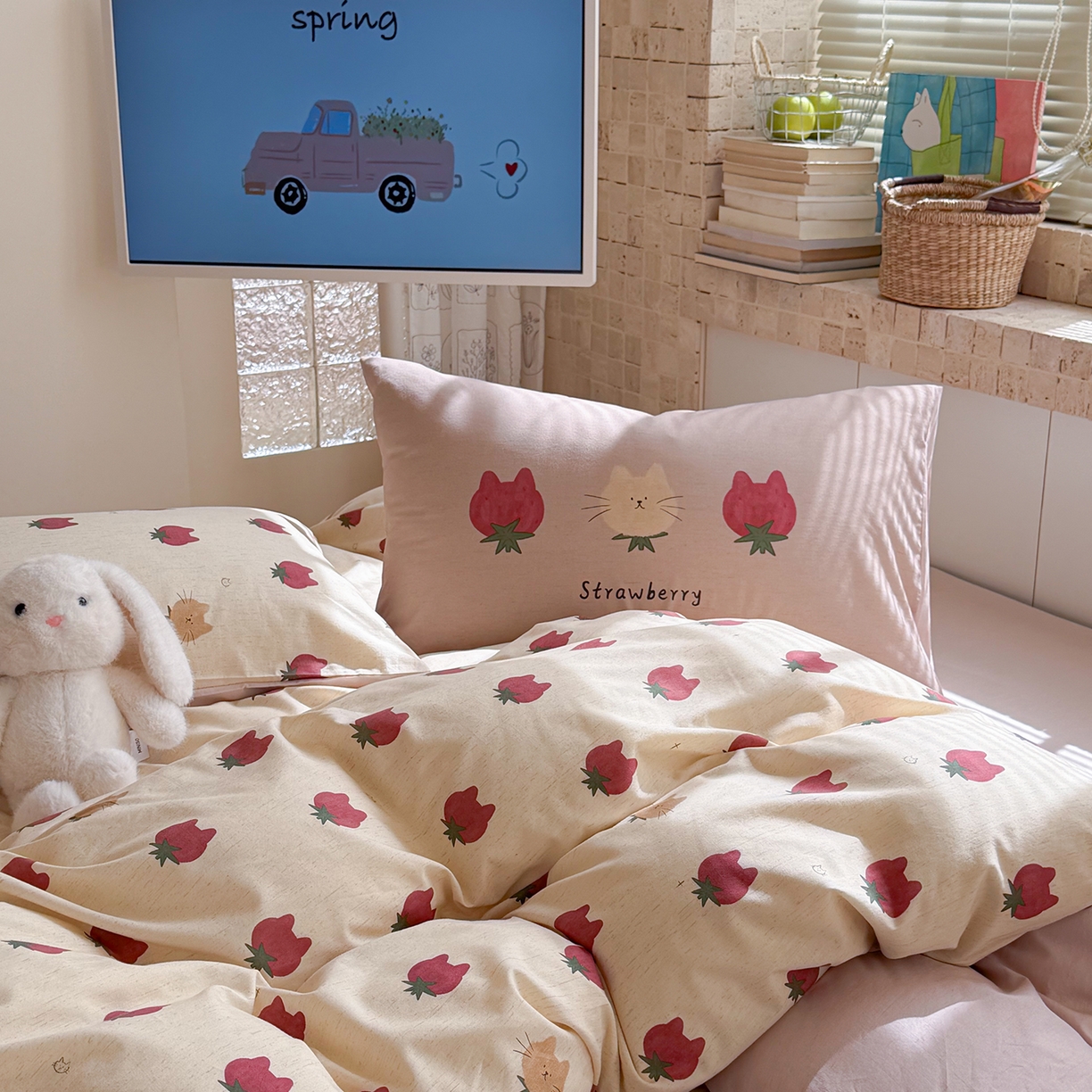 91家纺网 家纺一手货源 找家纺 桃子家居 2026A类纯棉水洗原生态棉麻数码印花大版枕套混搭卡通小清新韩国小布袋系列四件套 棉麻混搭-春日草莓