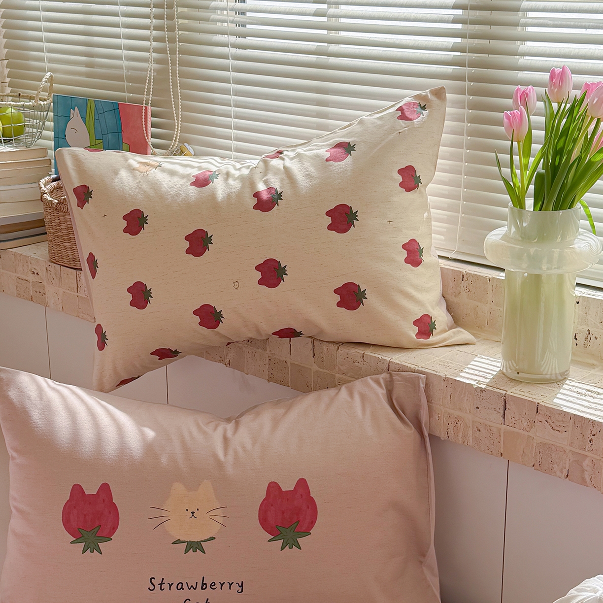 91家纺网 家纺一手货源 找家纺 桃子家居 2026A类纯棉水洗原生态棉麻数码印花大版枕套混搭卡通小清新韩国小布袋系列四件套 棉麻混搭-春日草莓