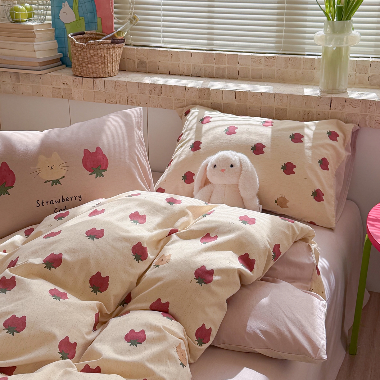 91家纺网 家纺一手货源 找家纺 桃子家居 2026A类纯棉水洗原生态棉麻数码印花大版枕套混搭卡通小清新韩国小布袋系列四件套 棉麻混搭-春日草莓