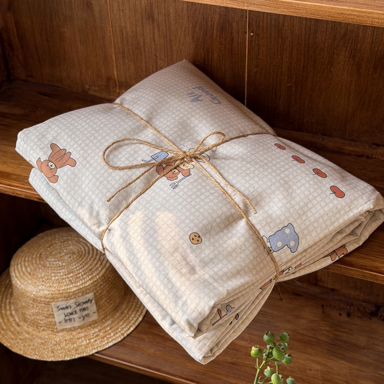 91家纺网 家纺一手货源 找家纺 桃子家居 2026A类纯棉水洗原生态棉麻数码印花大版枕套混搭卡通小清新韩国小布袋系列四件套 棉麻混搭-好运日记