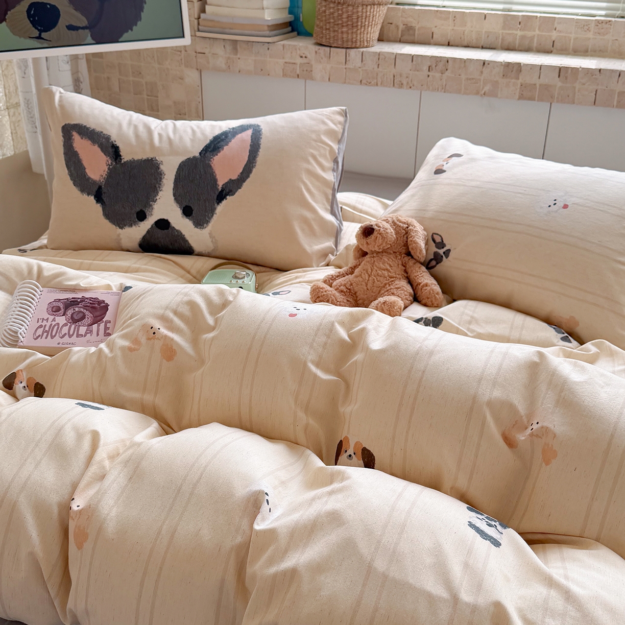 91家纺网 家纺一手货源 找家纺 桃子家居 2026A类纯棉水洗原生态棉麻数码印花大版枕套混搭卡通小清新韩国小布袋系列四件套 棉麻混搭-奶咖小狗