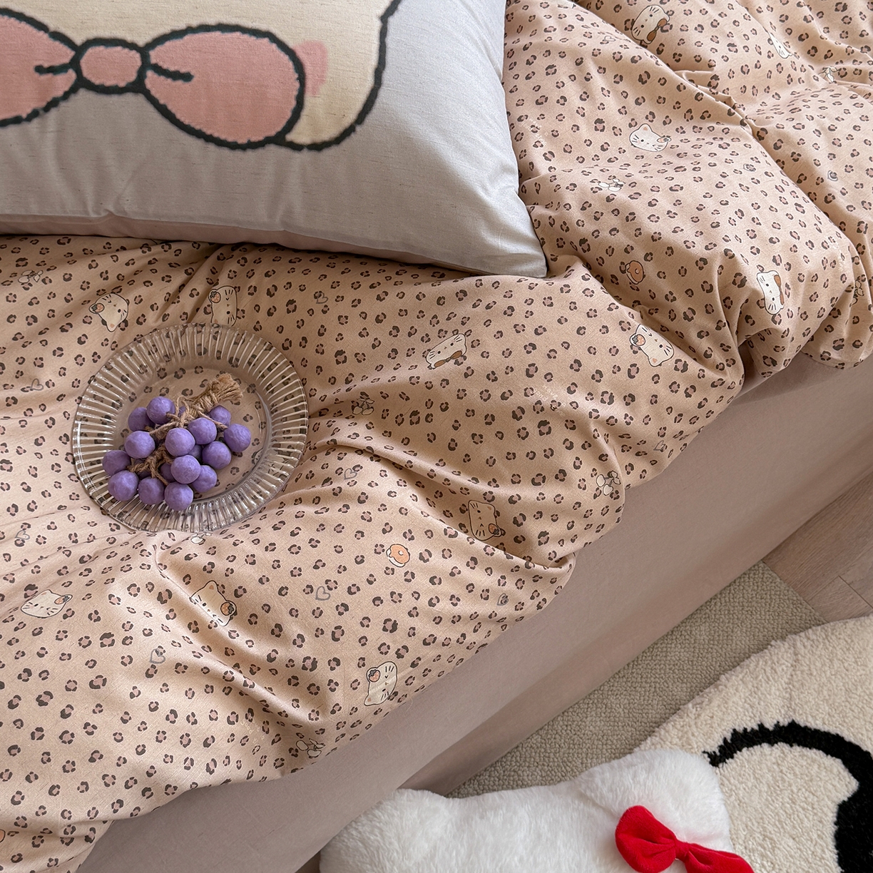 91家纺网 家纺一手货源 找家纺 桃子家居 2026A类纯棉水洗原生态棉麻数码印花大版枕套混搭卡通小清新韩国小布袋系列四件套 棉麻混搭-粉黛凯蒂