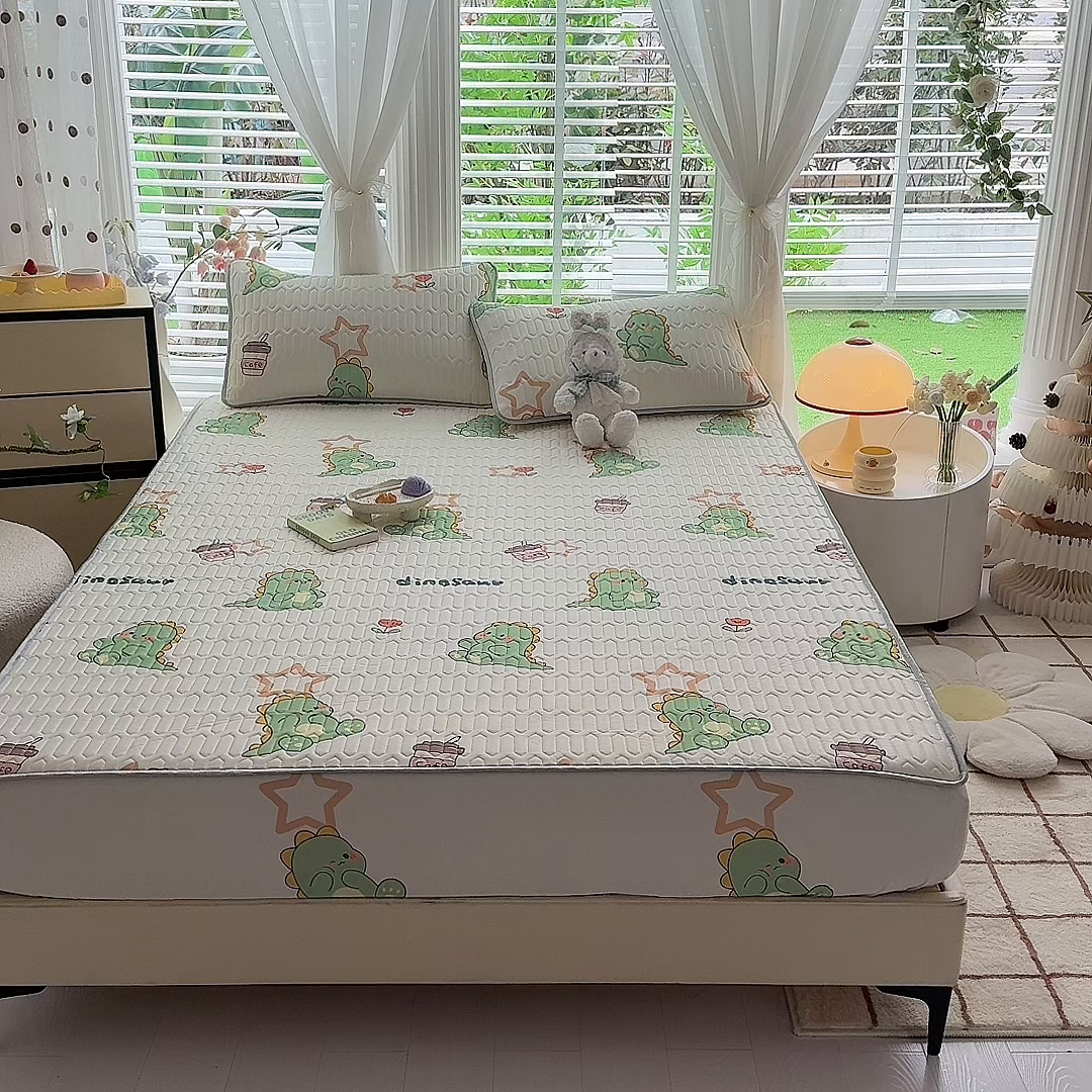 91家纺网 家纺一手货源 找家纺 518家纺 2026新款凉感冰丝裸睡乳胶凉席系列床笠款凉席席子 小恐龙