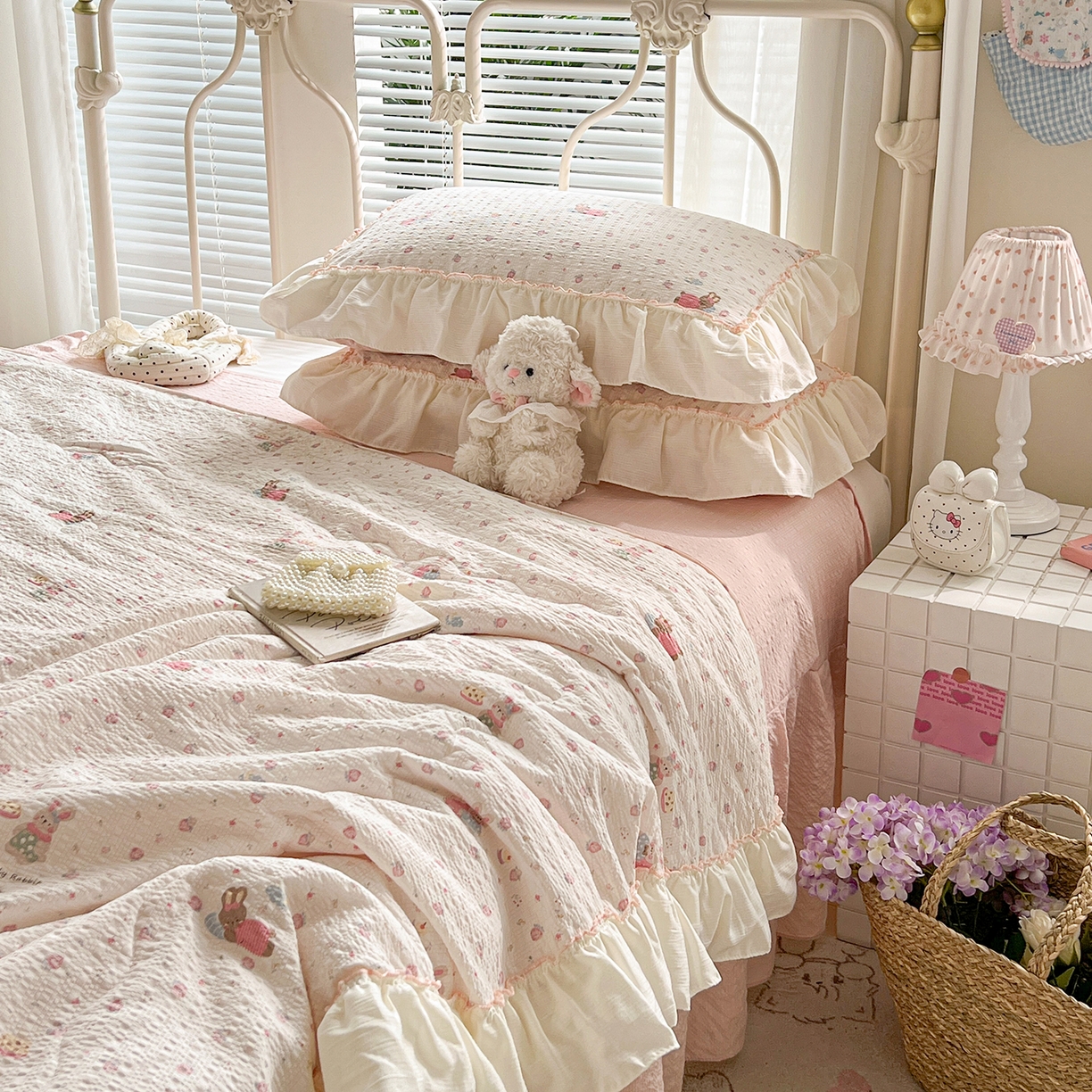 91家纺网 家纺一手货源 找家纺 （总）富米莱（原臻工厂） 2026新款超温柔高弹线密拷花边款泡芙双层纱夏凉被床盖床裙四件套