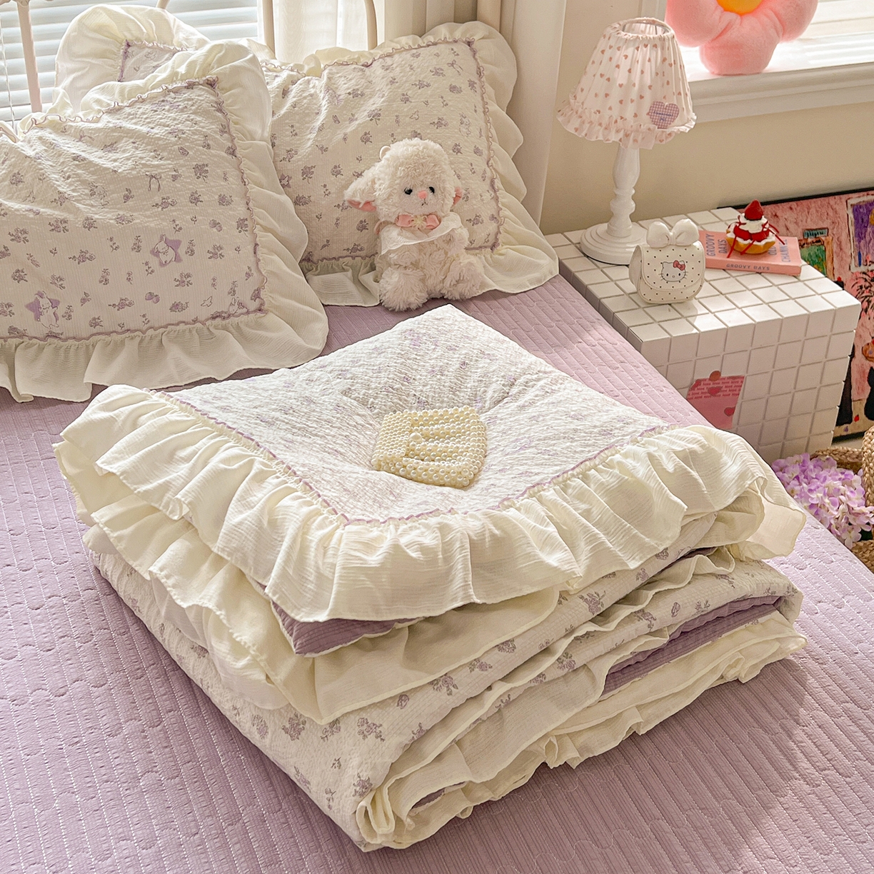 91家纺网 家纺一手货源 找家纺 （总）富米莱（原臻工厂） 2026新款超温柔高弹线密拷花边款泡芙双层纱夏凉被床盖床裙四件套