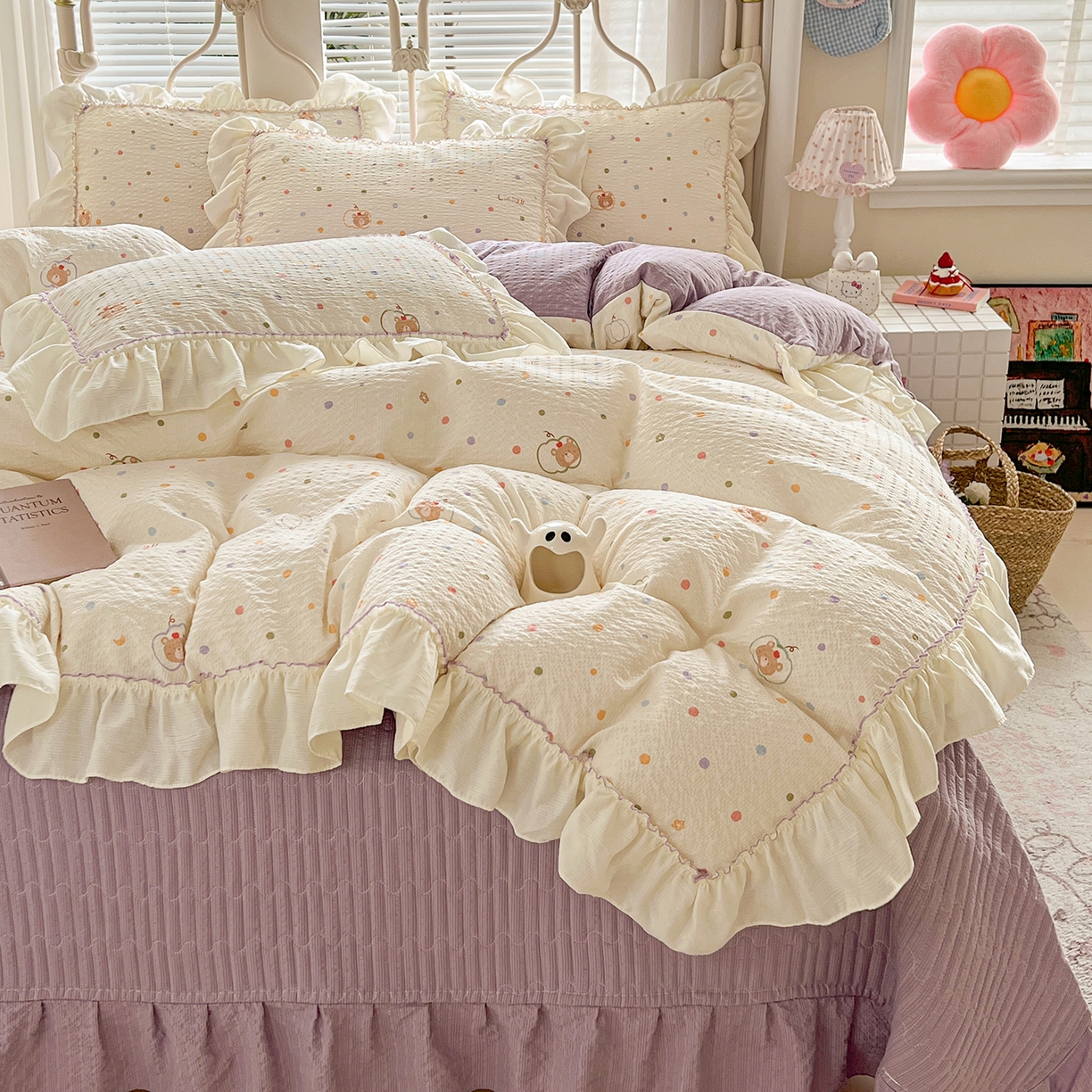 91家纺网 家纺一手货源 找家纺 富米莱（原臻工厂） 2026新款超温柔高弹线密拷花边款泡芙双层纱夏凉被床盖床裙四件套 密拷花边-彩点小熊