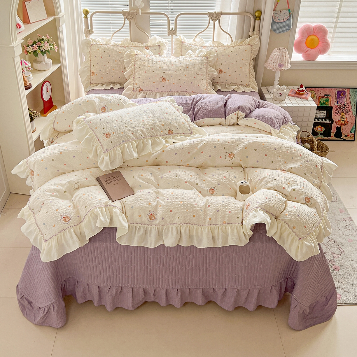 91家纺网 家纺一手货源 找家纺 富米莱（原臻工厂） 2026新款超温柔高弹线密拷花边款泡芙双层纱夏凉被床盖床裙四件套 密拷花边-彩点小熊