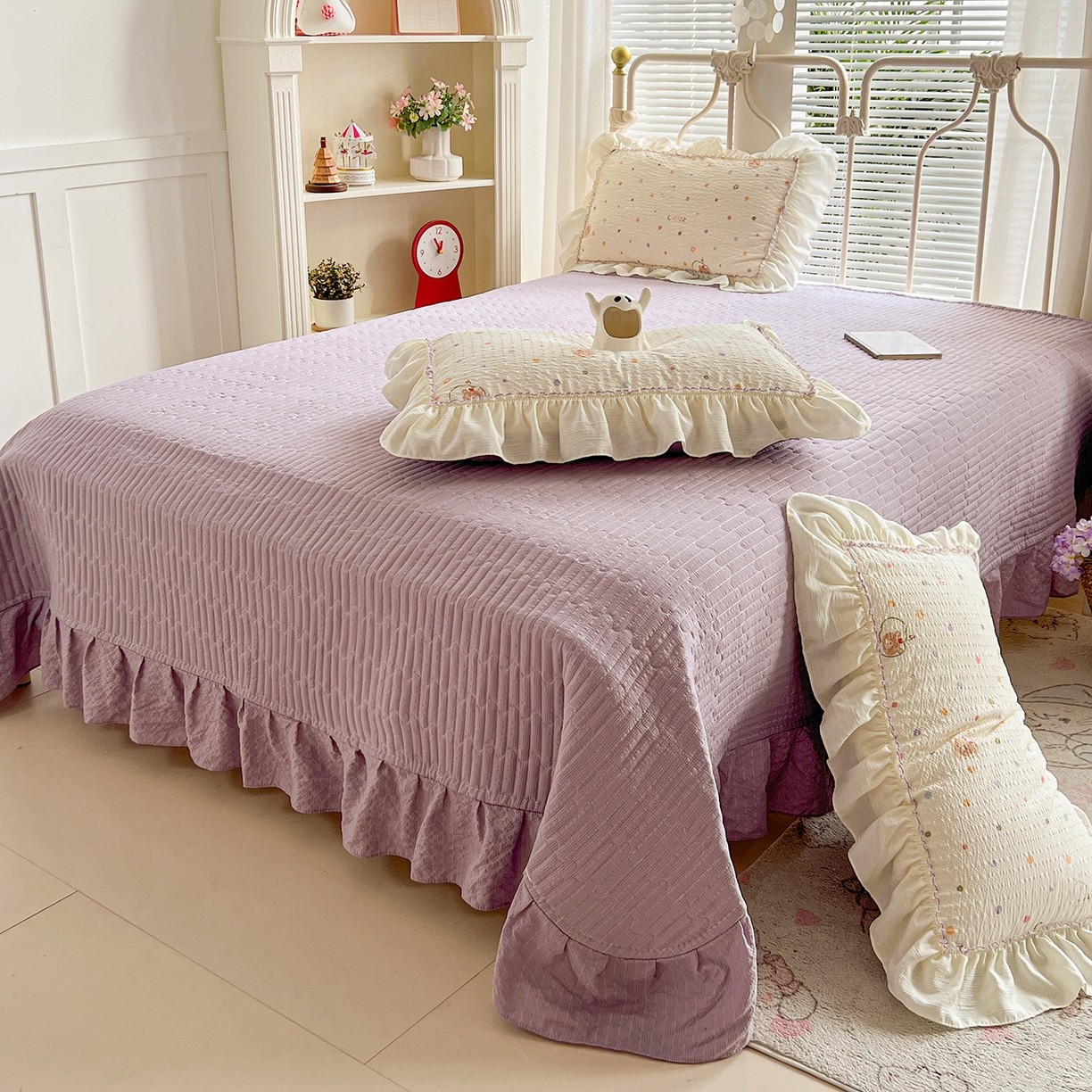 91家纺网 家纺一手货源 找家纺 富米莱（原臻工厂） 2026新款超温柔高弹线密拷花边款泡芙双层纱夏凉被床盖床裙四件套 密拷花边-彩点小熊