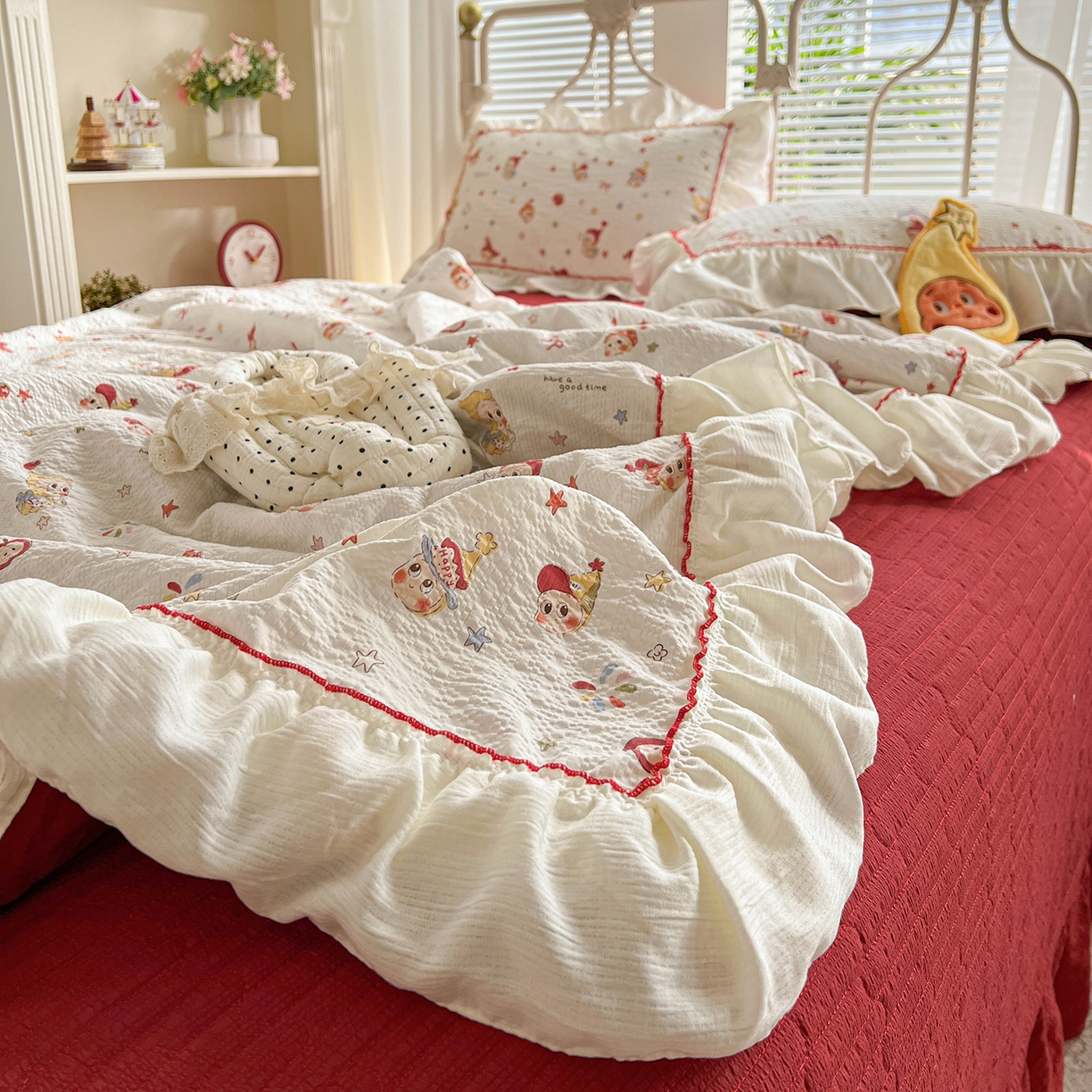 91家纺网 家纺一手货源 找家纺 富米莱（原臻工厂） 2026新款超温柔高弹线密拷花边款泡芙双层纱夏凉被床盖床裙四件套 密拷花边-魔法星星