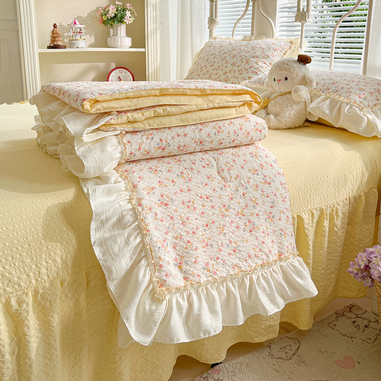 91家纺网 家纺一手货源 找家纺 富米莱（原臻工厂） 2026新款超温柔高弹线密拷花边款泡芙双层纱夏凉被床盖床裙四件套 密拷花边-黄油小碎花