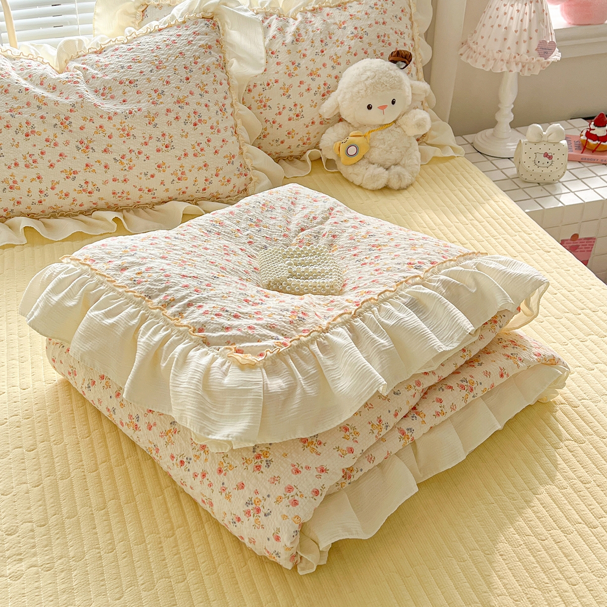 91家纺网 家纺一手货源 找家纺 （总）富米莱（原臻工厂） 2026新款超温柔高弹线密拷花边款泡芙双层纱夏凉被床盖床裙四件套