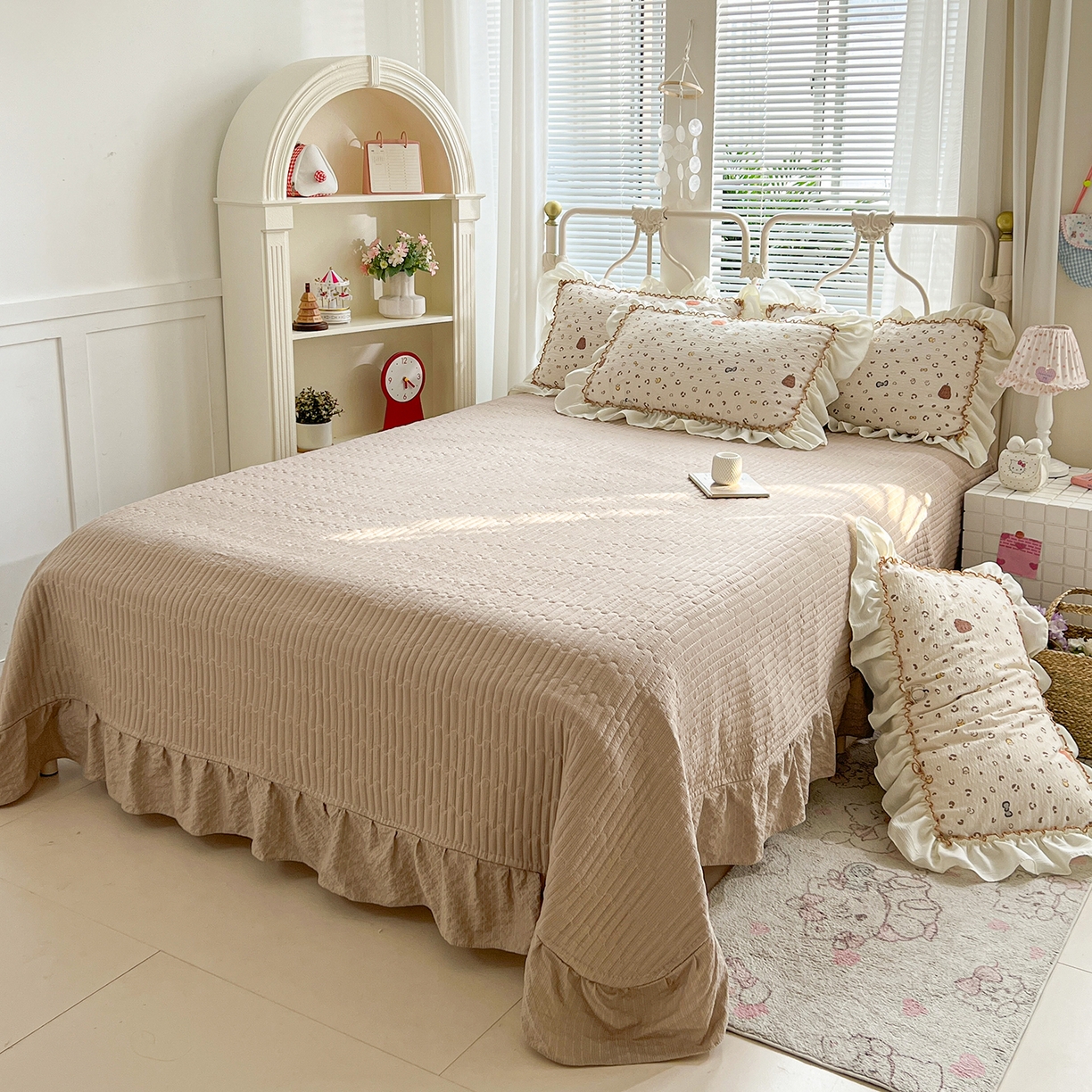 91家纺网 家纺一手货源 找家纺 富米莱（原臻工厂） 2026新款超温柔高弹线密拷花边款泡芙双层纱夏凉被床盖床裙四件套 密拷花边-南瓜奶豹