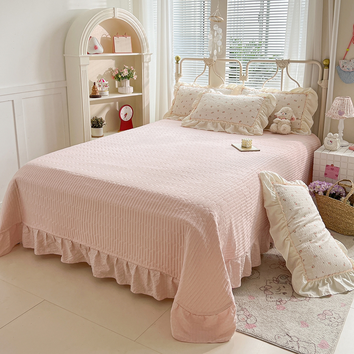 91家纺网 家纺一手货源 找家纺 富米莱（原臻工厂） 2026新款超温柔高弹线密拷花边款泡芙双层纱夏凉被床盖床裙四件套 密拷花边-小粉花