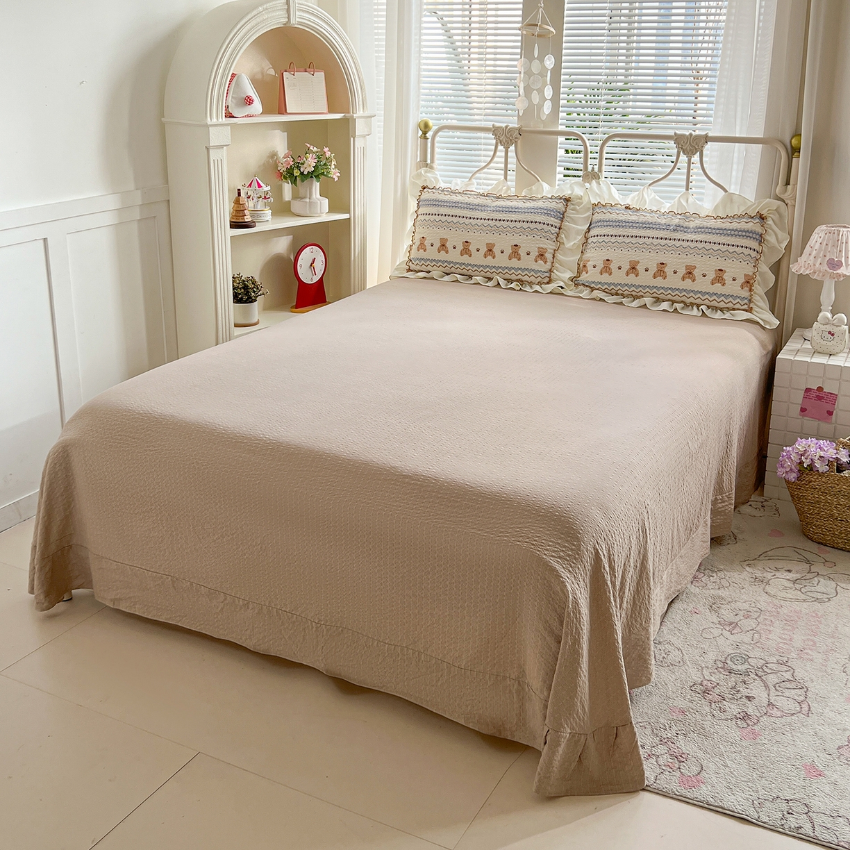 91家纺网 家纺一手货源 找家纺 富米莱（原臻工厂） 2026新款超温柔高弹线密拷花边款泡芙双层纱夏凉被床盖床裙四件套 密拷花边-波西米亚小熊