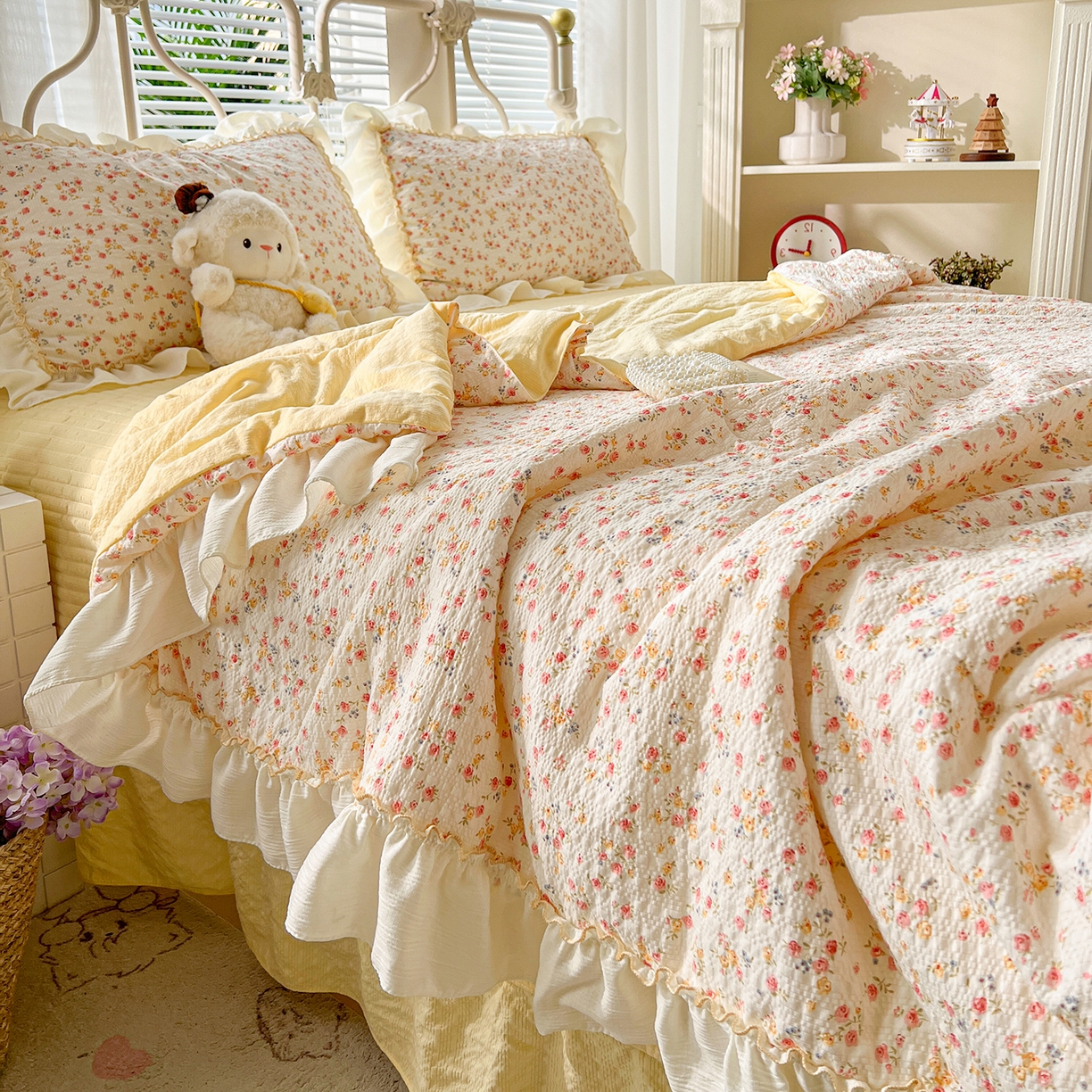 91家纺网 家纺一手货源 找家纺 富米莱（原臻工厂） 2026新款超温柔高弹线密拷花边款泡芙双层纱夏凉被床盖床裙四件套 密拷花边-黄油小碎花