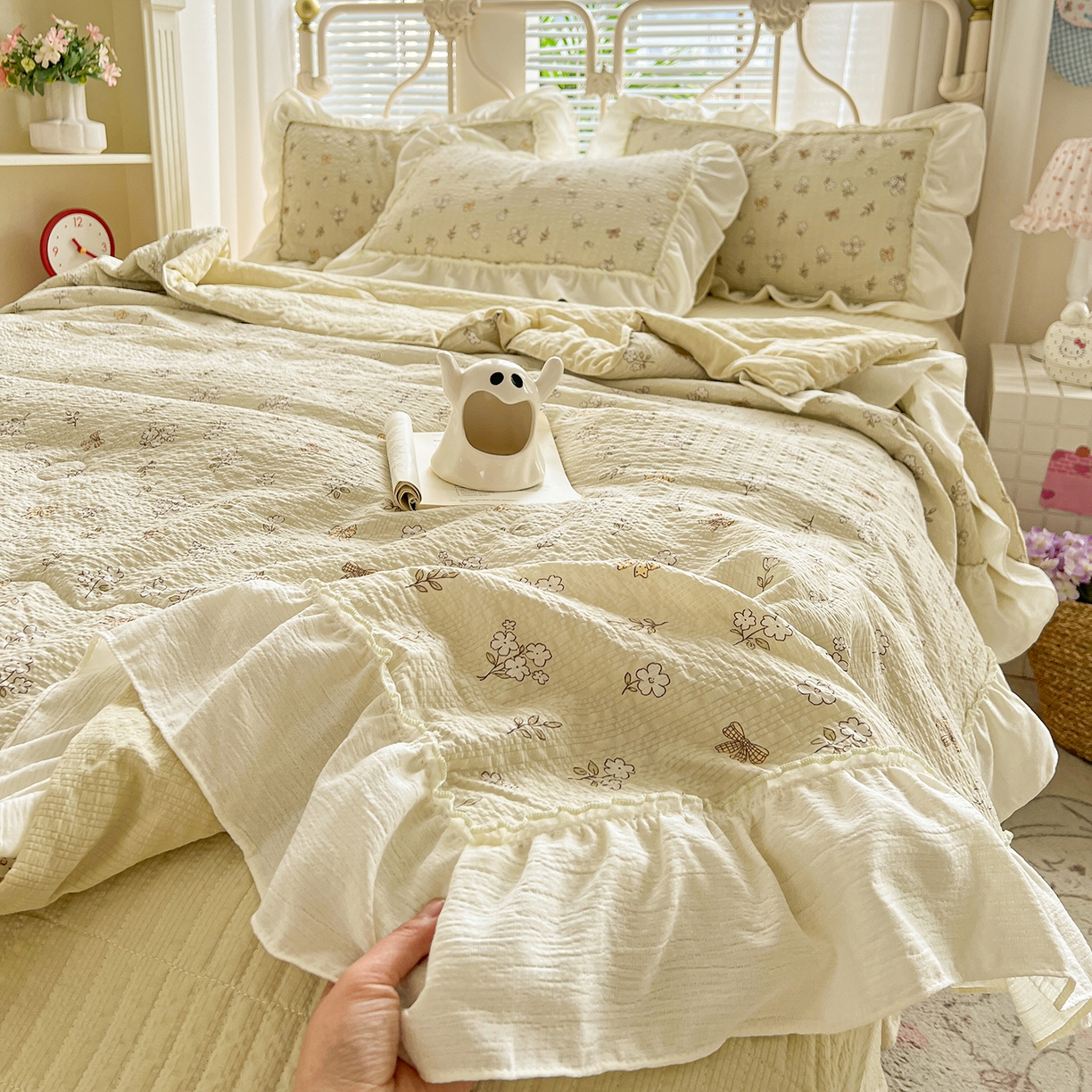 91家纺网 家纺一手货源 找家纺 富米莱（原臻工厂） 2026新款超温柔高弹线密拷花边款泡芙双层纱夏凉被床盖床裙四件套 密拷花边-青提花蝶