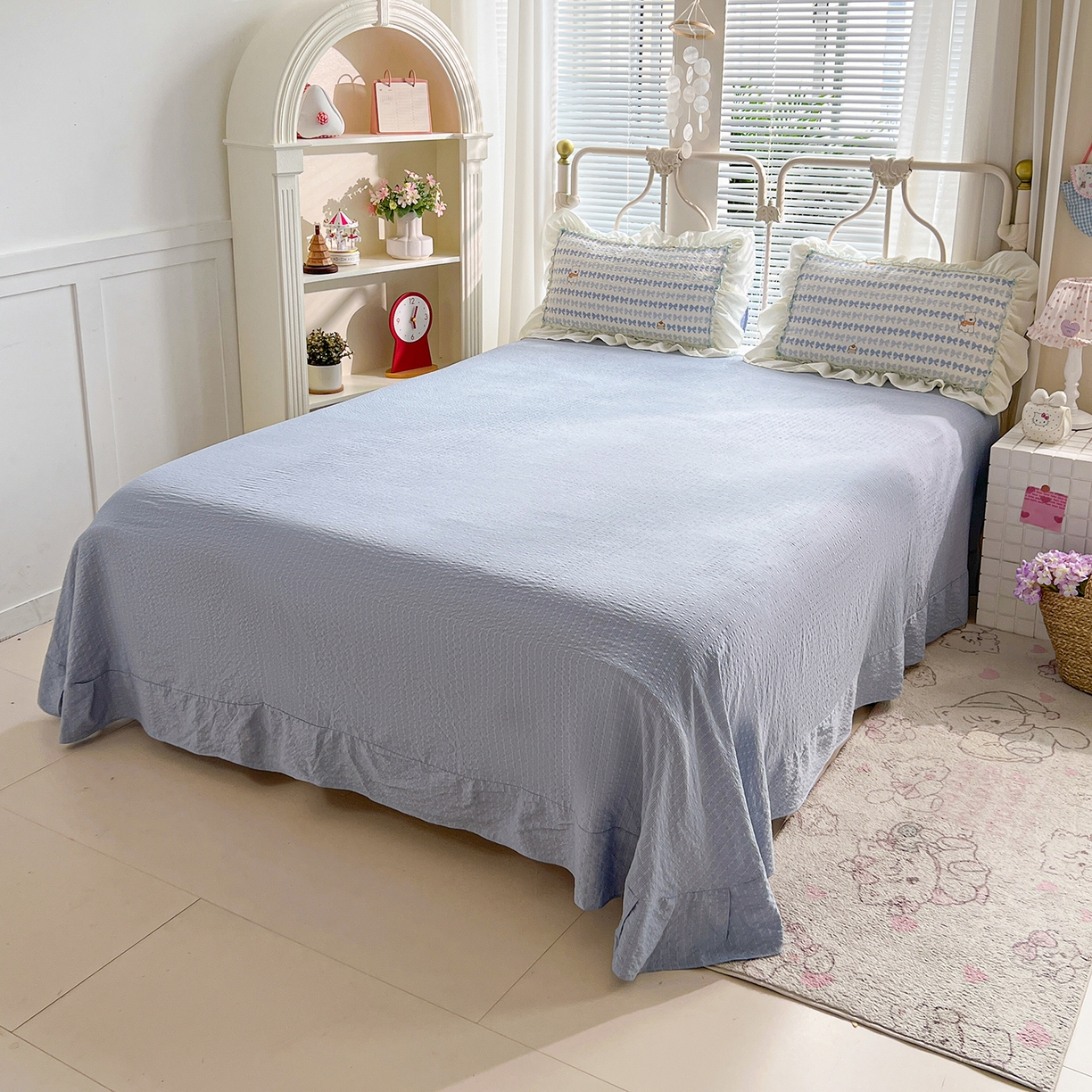 91家纺网 家纺一手货源 找家纺 富米莱（原臻工厂） 2026新款超温柔高弹线密拷花边款泡芙双层纱夏凉被床盖床裙四件套 密拷花边-蓝蝴蝶结熊