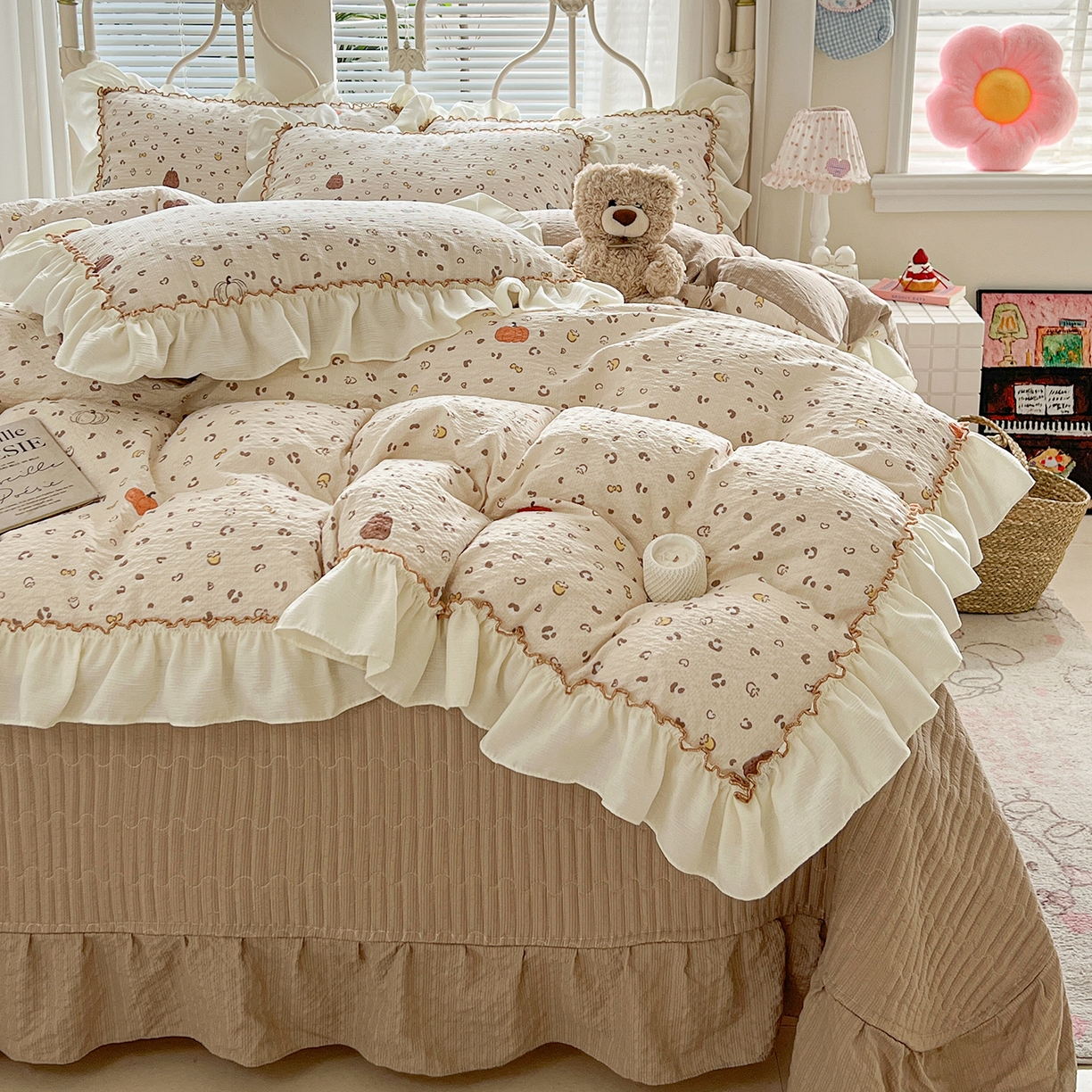 91家纺网 家纺一手货源 找家纺 富米莱（原臻工厂） 2026新款超温柔高弹线密拷花边款泡芙双层纱夏凉被床盖床裙四件套 密拷花边-南瓜奶豹